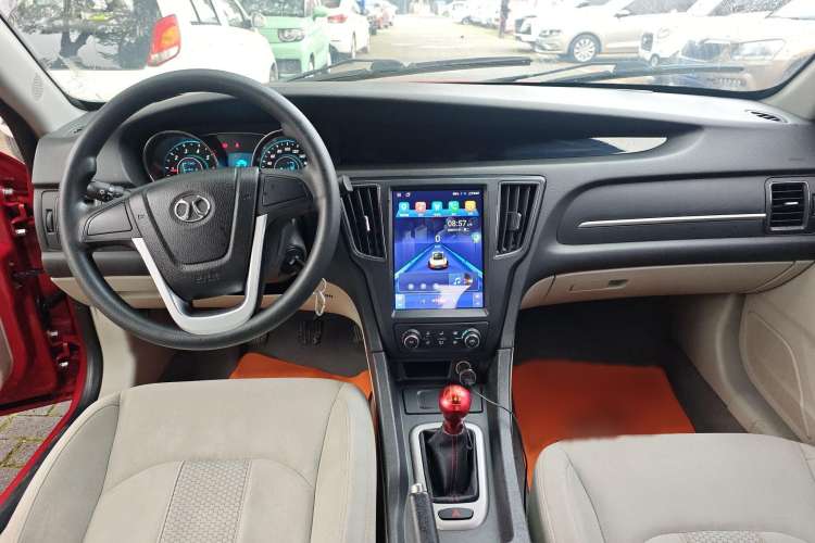 Used BAIC Senova D50 2014 1.5L manual standard version

