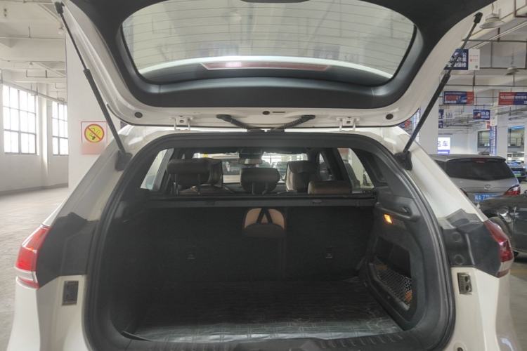 Used Haval H6 2017 Red Label 2.0T Automatic Two-Wheel Drive ZhiShang Model Trunk