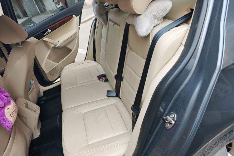 Used Volkswagen Lavida 2013 1.6L Automatic Comfort Edition
