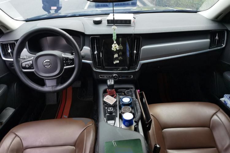 Used Volvo S90 2020 T4 SmartDrive Luxury Edition Center Console