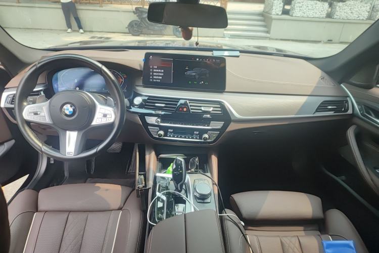 Used BMW 5 Series 2023 530Li Luxury Edition M Sport Package Center Console