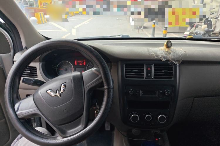 Used Wuling Rongguang V 2018 1.5L Practical Version Center Console