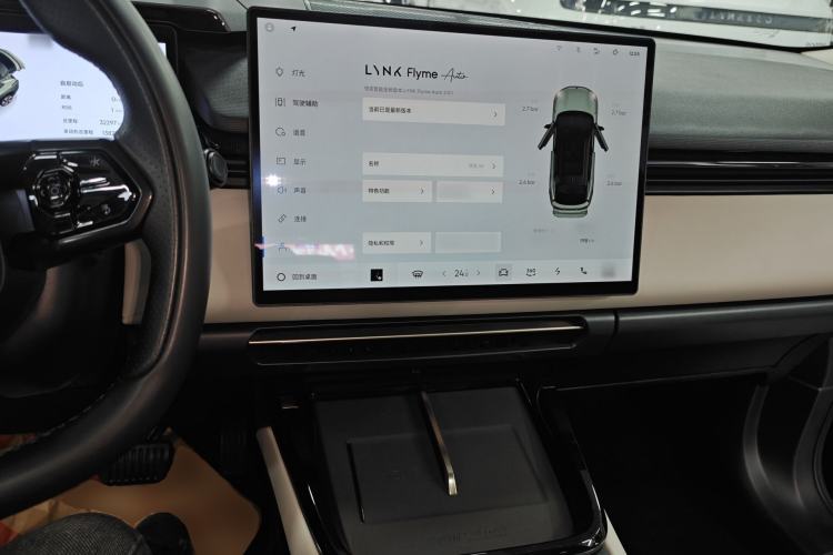 Used Lynk & Co 08 EM-P 2023 245km Ultra-Long Range Halo Center Console