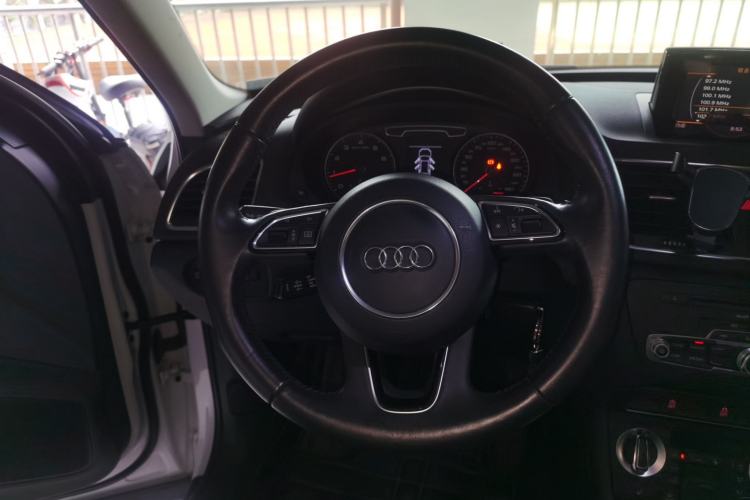 Used Audi Q3 2013 35 TFSI Comfort Model Steering Wheel