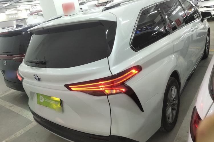 Used Toyota Sienna 2021 2.5L Hybrid Platinum Edition
