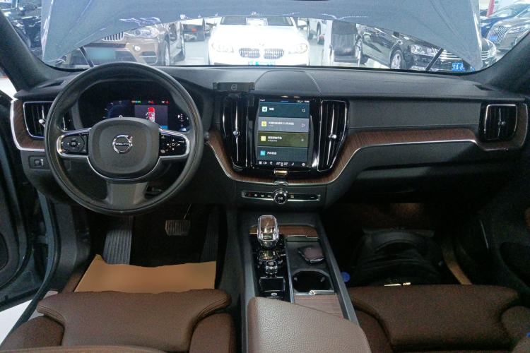 Used Volvo XC60 2022 B5 4x4 Smart Luxury Edition
