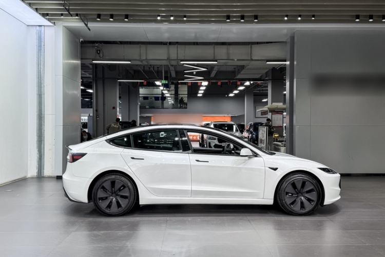 Used Tesla Model 3 2025 Long-Range All-Wheel-Drive Version
