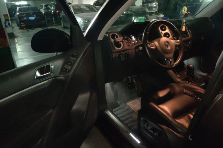 Used Volkswagen Tiguan 2015 1.8TSI Automatic All-Wheel-Drive Luxury Model
