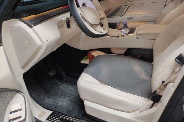 Used ONVO Luxeed L90 2025 Model—Max Six-Seater Version
