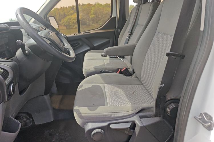 Used Ford Transit 2017 2.0T Diesel Multi-Purpose Commercial Vehicle Short Wheelbase Low Roof China V Standard