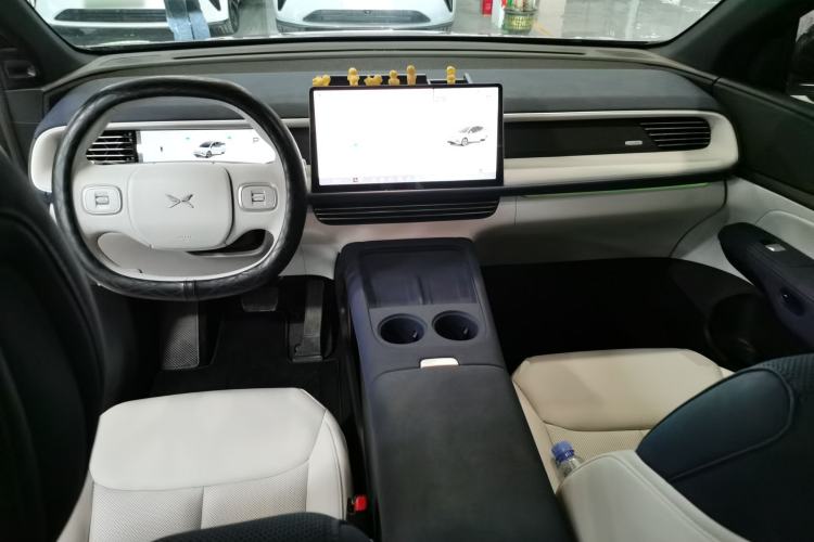 Used XPeng G6 2023 755 Ultra-Long Range Pro Center Console