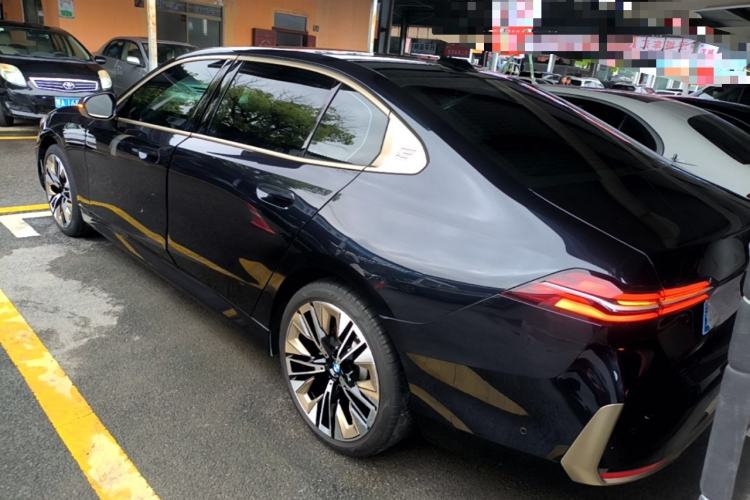 Used BMW 5 Series 2024 530Li Luxury Package Premium Edition Exterior 2