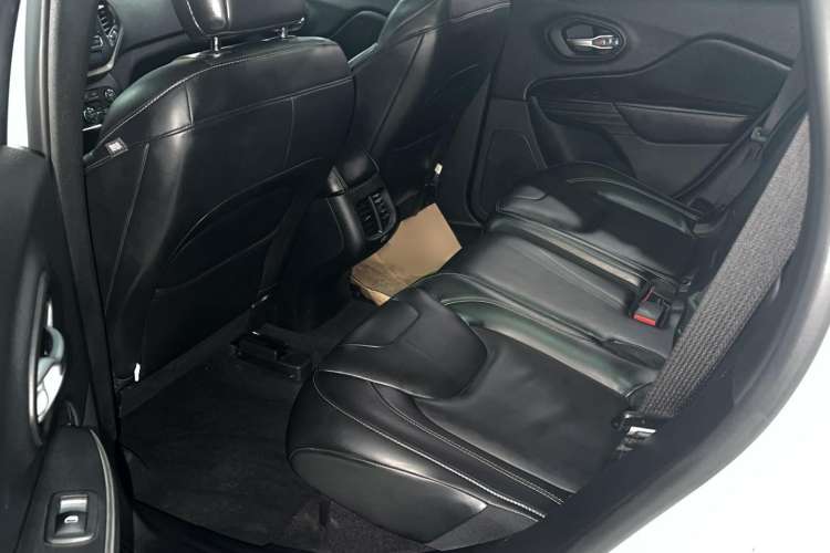 Used Jeep Cherokee 2016 2.4L Leading Edition