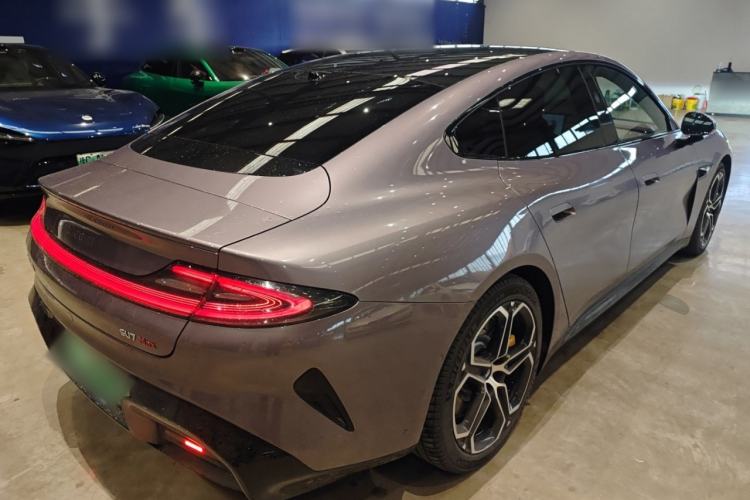 Used Xiaomi Auto SU7 2024 Four-Wheel Drive Ultra-Long Range Advanced Intelligent Driving Max Edition
