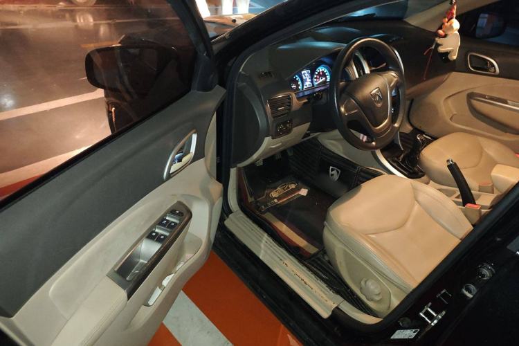 Used Baojun 630 2014 1.5L manual Comfort trim level