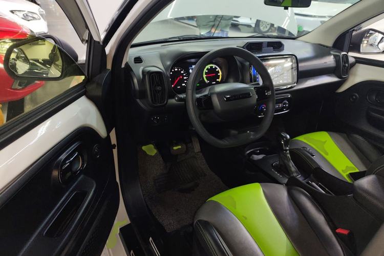 Used Roewe Clever 2021 302 km New Four-Seater Super-Efficient Version Steering Wheel