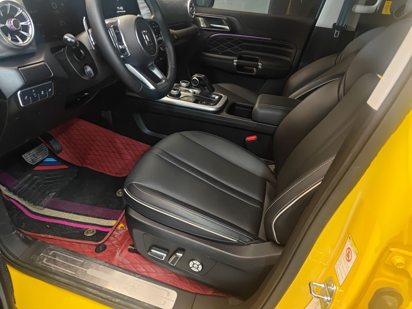 المقاعد الأمامية داخل السيارة