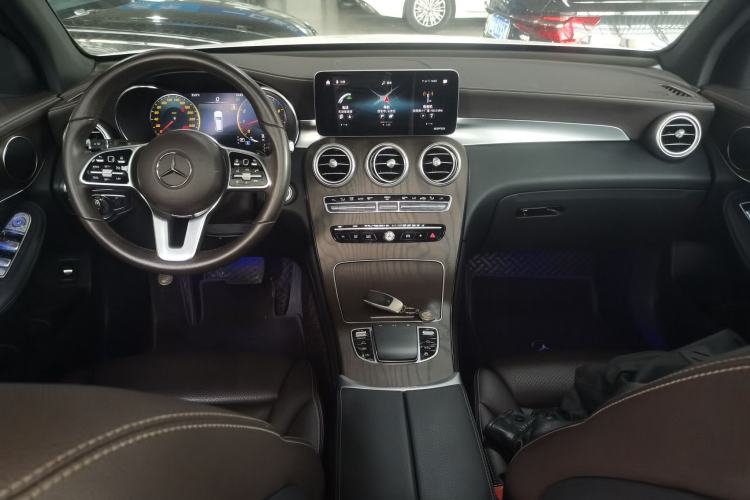 Used Mercedes-Benz GLC 2020 Facelift GLC 300 L 4MATIC Dynamic Edition Center Console