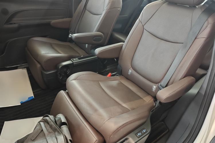 Used Toyota Granvia 2022 2.5L Hybrid Flagship Edition