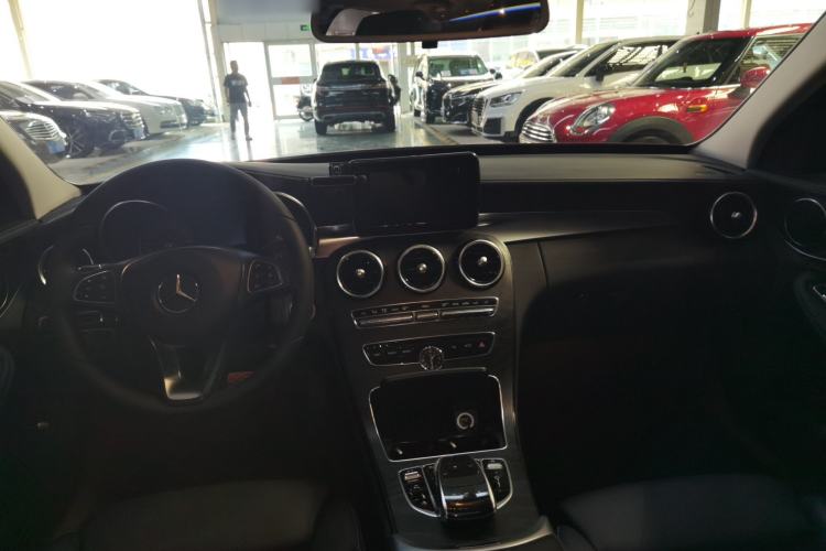 Used Mercedes-Benz C-Class 2017 Facelift C 200 L Sport Edition Center Console