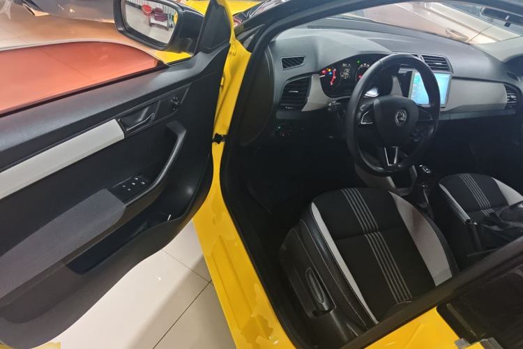 Used Skoda Fabia 2015 1.6L Automatic Sport Edition Driver Seat