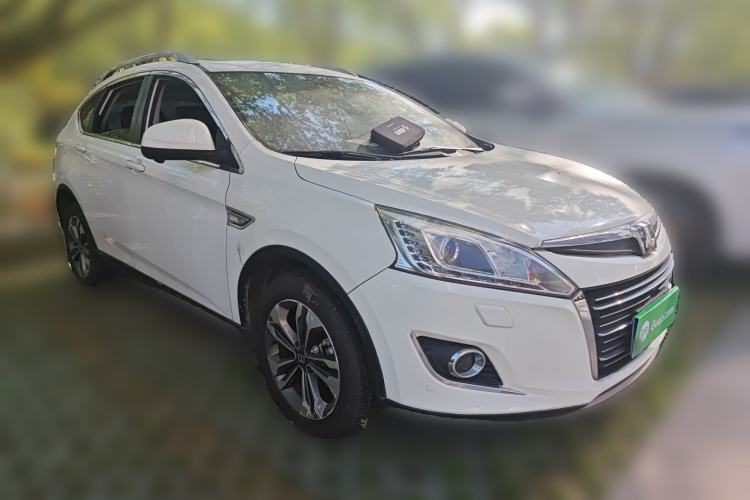 Used Luxgen U6 SUV 2014 2.0T Flagship Edition Front Right 45 Deg