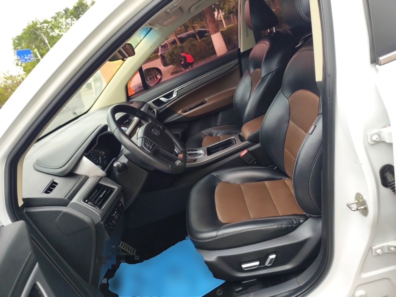 Переднее сиденье в автомобиле