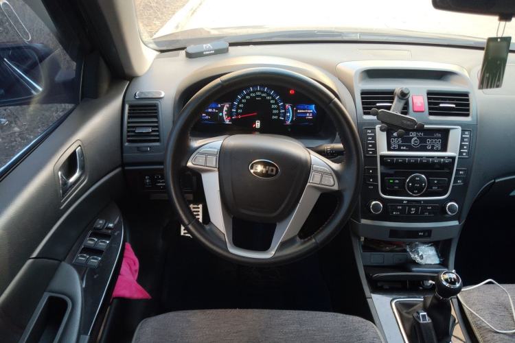 Used BYD G6 2013 2.0L Manual Luxury Version