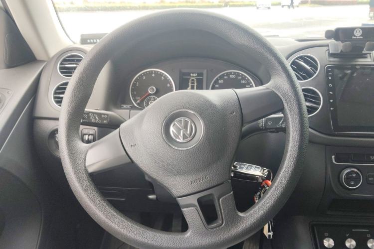 Used Volkswagen Tiguan 2015 1.4TSI Manual Two-Wheel Drive BlueMotion Edition Steering Wheel