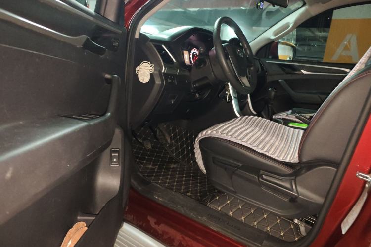 Used SAIC MAXUS T60 2017 2.4L Gasoline Manual Two-Wheel Drive High-Ride Elite Standard Van Driver Seat