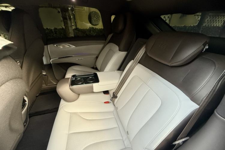 Used IM LS7 2023 90 kWh Elite Rear-Drive Version
