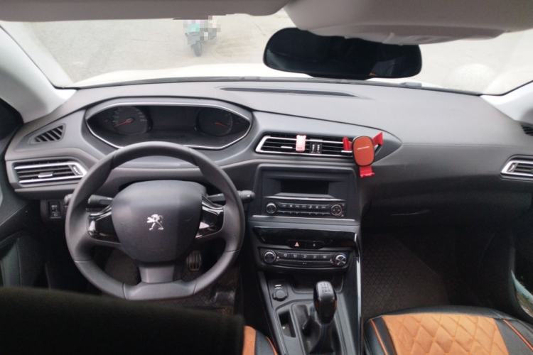 Used Peugeot 308 2016 230THP Manual Fashion Edition Center Console