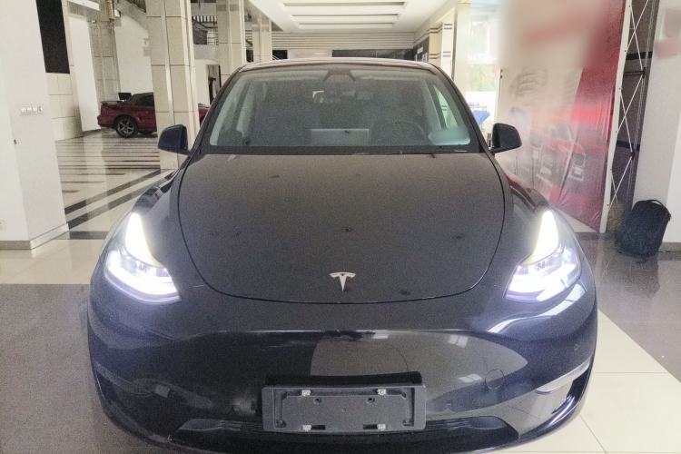 Used Tesla Model Y 2022 Long-Range All-Wheel-Drive Version
