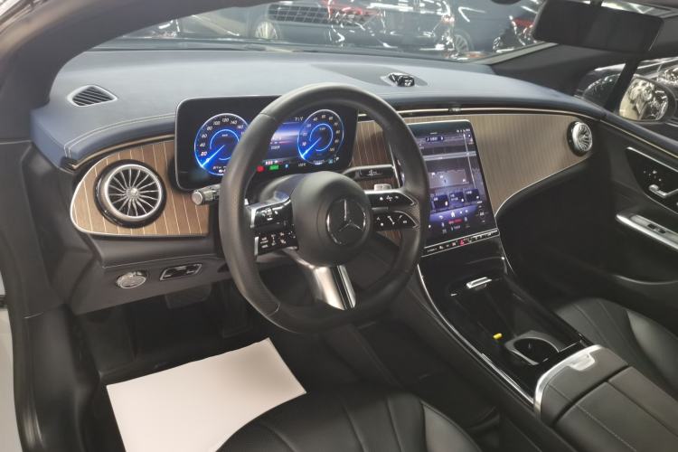 Used Mercedes-Benz EQE 2022 350 Pioneer Edition Center Console