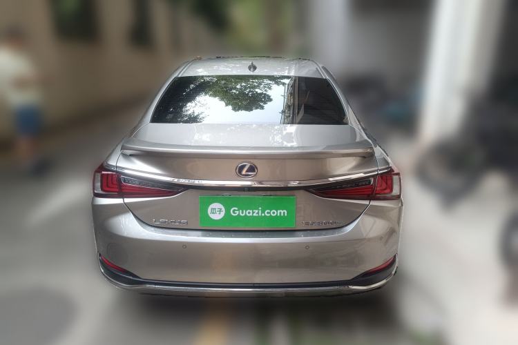 Used Lexus ES 2020 300h Premier Edition