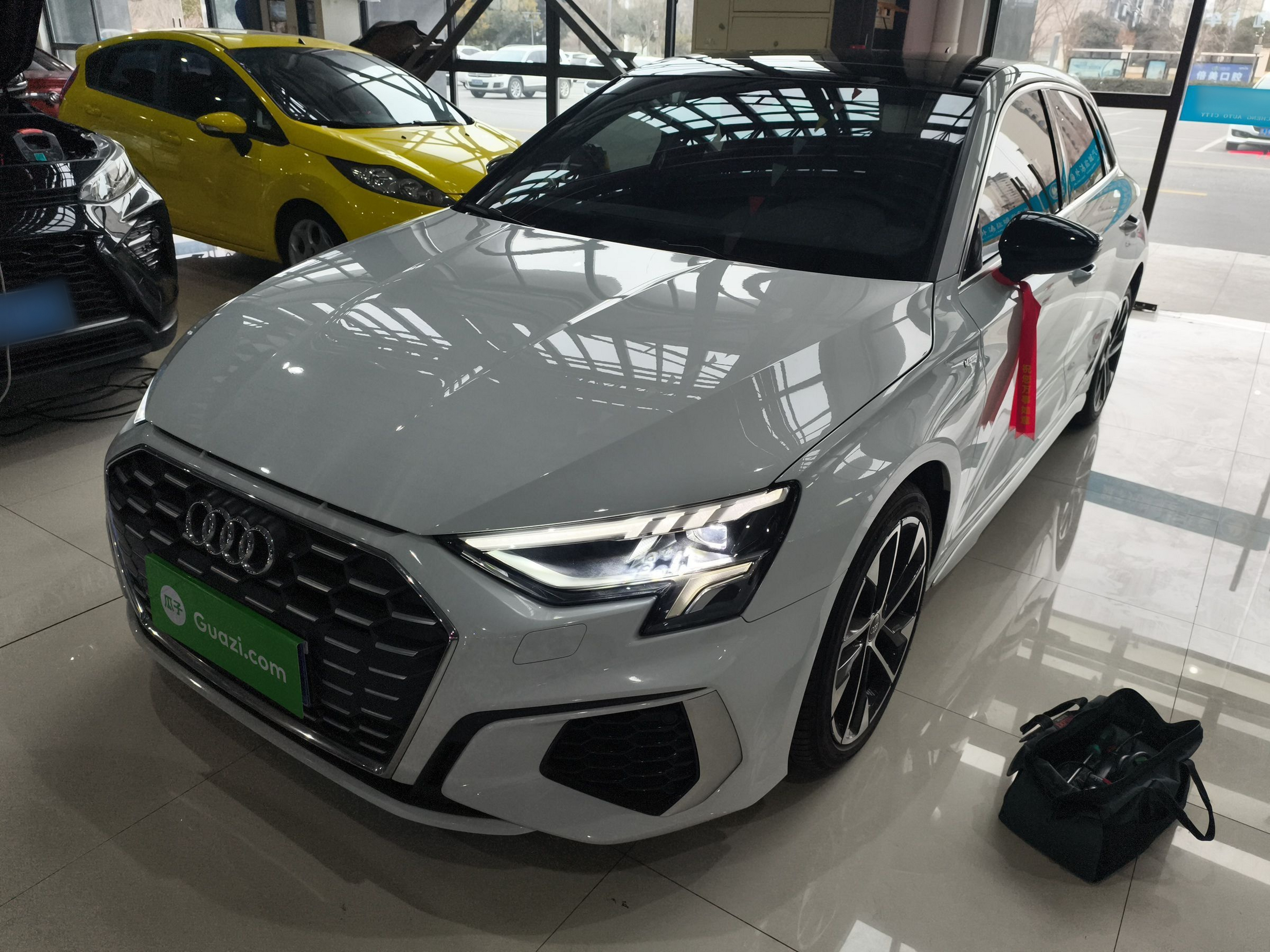 Под передней частью автомобиля