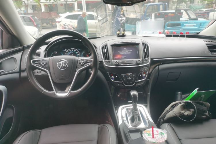 Used Buick Regal 2015 1.6T Elite Tech Model Center Console