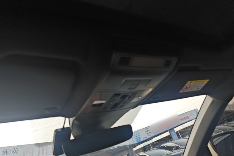 Used Volkswagen T-ROC 2025 300TSI DSG Two-Wheel Drive Chen Guang Edition