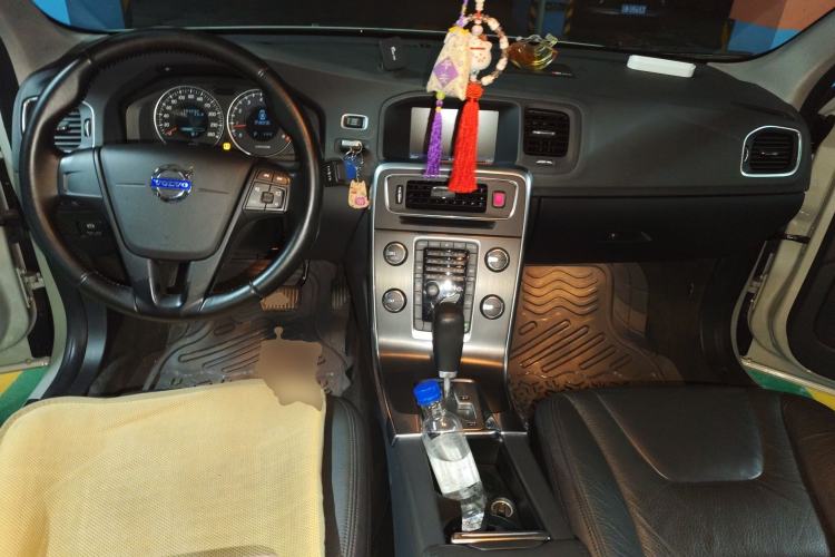 Used Volvo S60 2012 T5 Comfort Edition Center Console