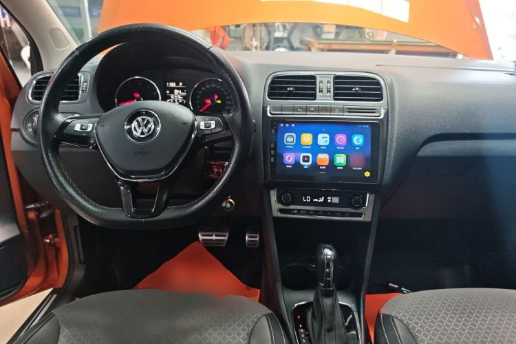 Used Volkswagen Polo 2014 1.6L Cross Polo Automatic Center Console