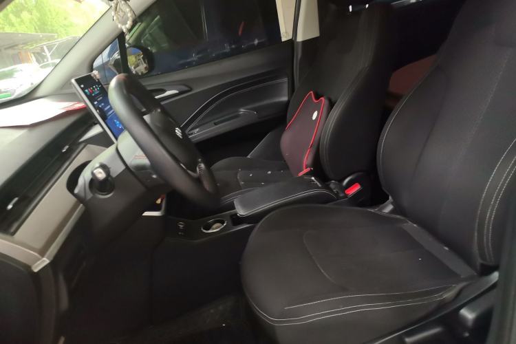 Used NETA V 2021 Standard Range Entertainment Version – Upgraded Model Left Front Seat