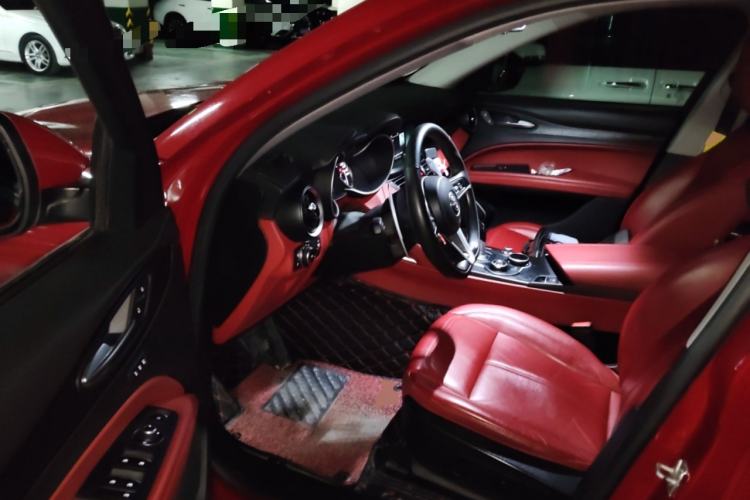 Used Alfa Romeo Stelvio 2017 2.0T 280HP Luxury Edition Driver Seat