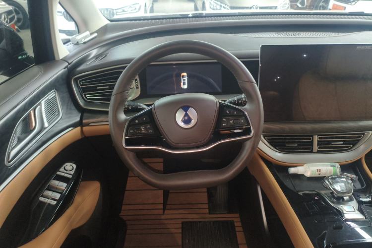 Used Denza D9 2024 DM-i 980 Four-Wheel Drive Prestige Model Steering Wheel