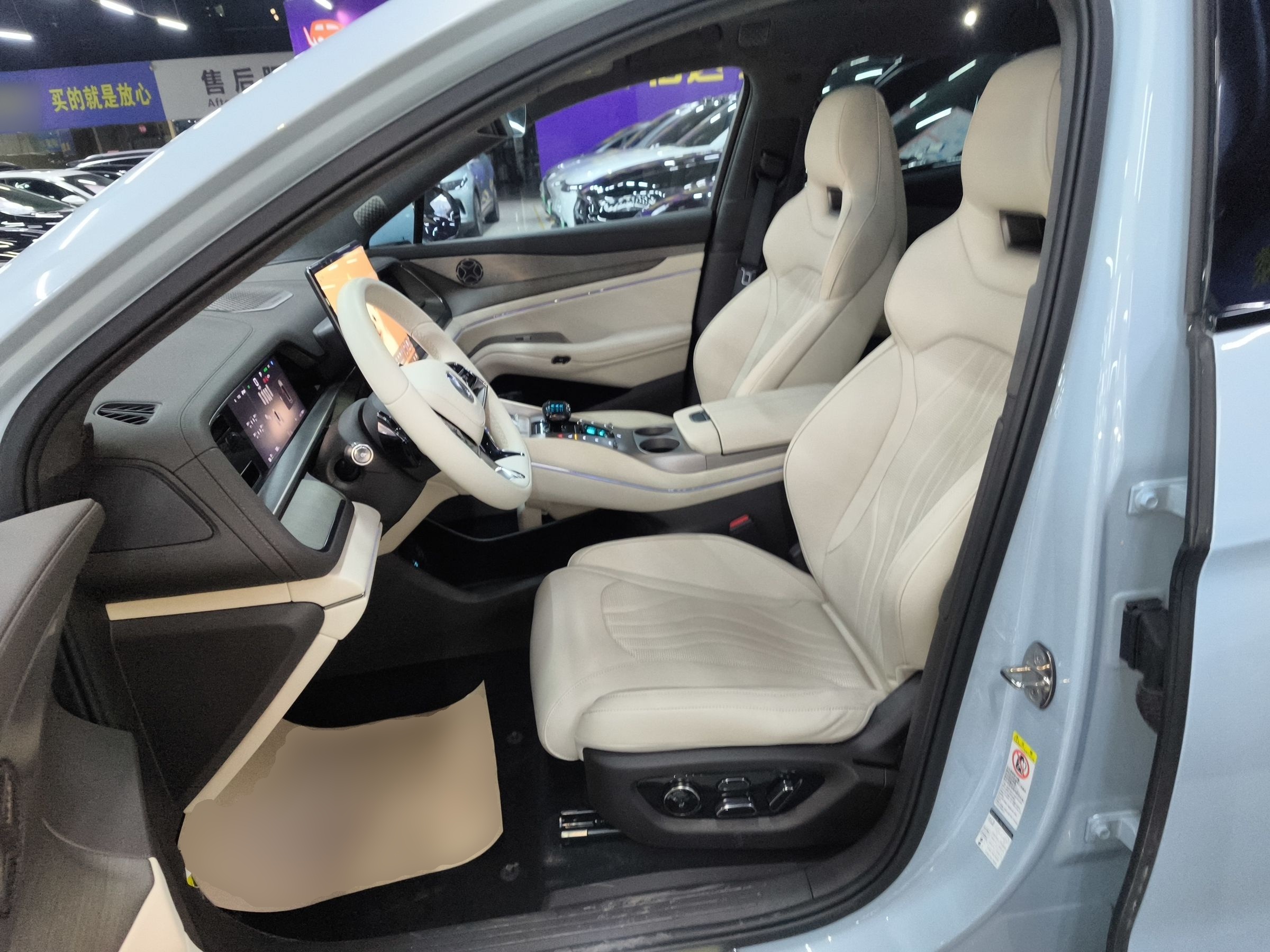 Переднее сиденье в автомобиле