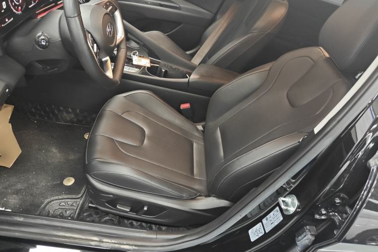 Used Hyundai Elantra 2022 1.5L CVT LUX Black Knight Limited Edition
