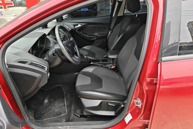 Used Ford Focus 2017 Hatchback 1.6L Automatic Fashion Edition Smart Drive Version
