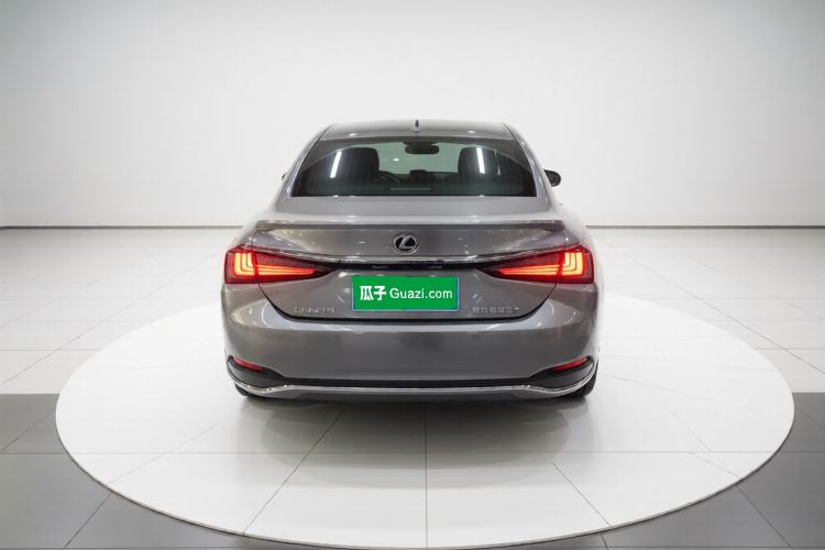Used Lexus ES 2020 300h Premier Edition
