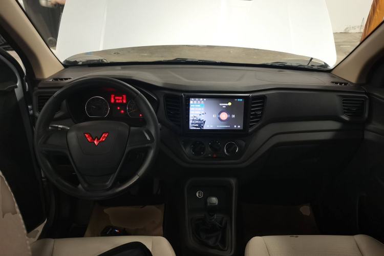 Used Wuling Hongguang V 2022 1.5L Jingqu Edition Enclosed-Window Vehicle with Hydraulic Power Steering LAR

