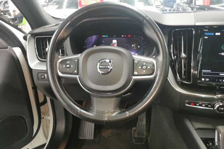 Used Volvo XC60 2022 B5 4x4 Zhiyi Luxury Edition
