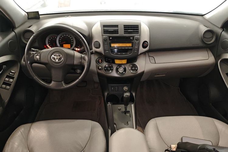 Used Toyota RAV4 2009 2.4L Automatic Luxury Edition Center Console